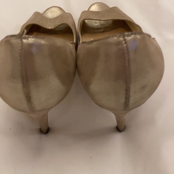 Brian Atwood peep toe pumps in metallic gold size 36.5 - Picture 2 of 4